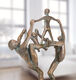 Sculptuur "Familie op wielen", brons van Adelbert Heil