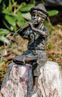 Gartenskulptur / Wasserspeier "Hirtenjunge mit Flöte" (ohne Stein), Bronze