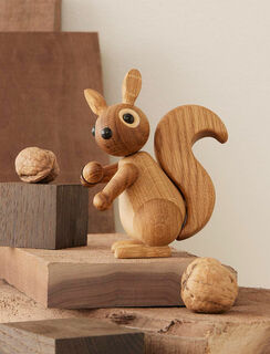 Figurine en bois "Squirrel Hazel" - Design Chresten Sommer von Spring Copenhagen