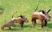 Zestaw trzech ozdób ogrodowych "Warthogs"