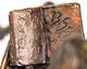 Skulptur / Kantenhocker "Buchleserin", Metallguss von Birgit Stauch