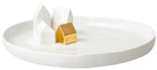 Plato de porcelana "Paisaje de invierno con casas" con decoración dorada