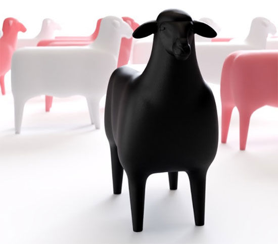 Tabouret / table d'appoint design "Le Mouton" en format réel (intérieur et extérieur), version noire de Goodnight Light