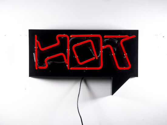 Objet mural "HOT" (2020) de Doppeldenk