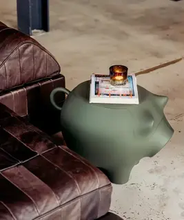 Tavolino "Sidepig olivegreen" (per uso interno ed esterno) – progettato da Timo Keultjes e Diederik Dam di  Werkwaardig