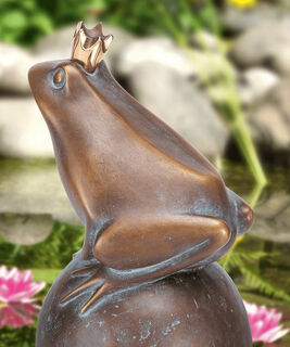 Garden sculpture "Frog Prince", bronze