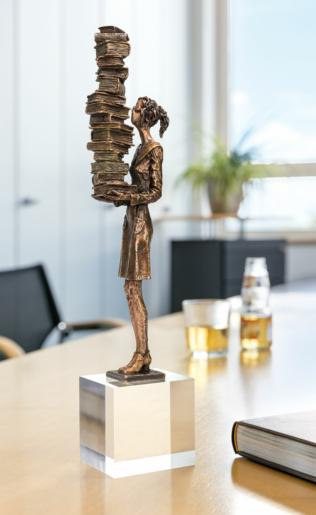 Skulptur "Bilanz einer Buchhalterin", Bronze von Vitali Safronov