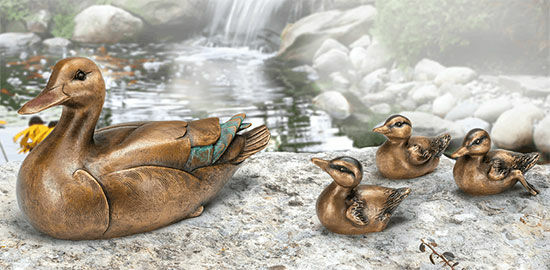 4 Gartenskulpturen "Entenmutter mit Küken" im Set, Bronze