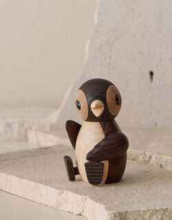 Figura in legno "Penguin Baby Snow" - Design di Chresten Sommer di Spring Copenhagen