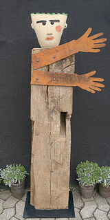 Garden stele "Life Is Not a One-Way Street" by Susanne Boerner