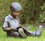 Haveskulptur "Læsende dreng", bronze