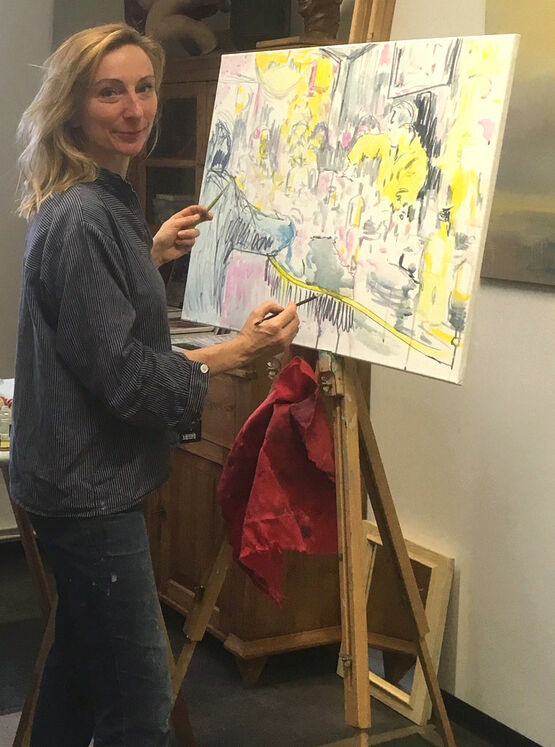 Die Malerin Anke Gruss bei der Arbeit