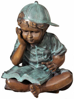 Gartenskulptur "Lesender Junge im Schneidersitz", Bronze
