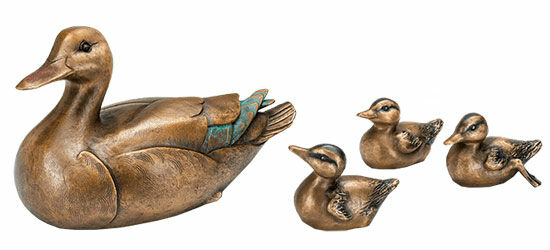 Set of 4 garden sculptures "Mother Duck with Ducklings", bronze