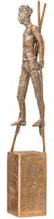 Sculpture "Stilt Walker" (2023), bronze von Dagmar Vogt