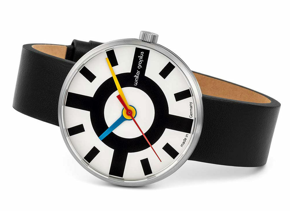 Armbanduhr "Crossway" im Bauhaus-Stil