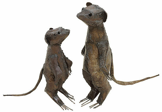 Zwei Gartenfiguren "Großes und kleines Erdmännchen" im Set von Luwagala