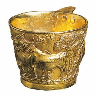 Minoan gold cup "Tame Bulls"