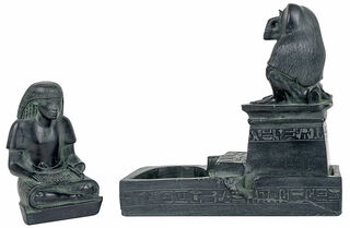 2-delige sculptuur "De Koninklijke Schriftgeleerde Nebmertuf Schrijvend onder de bescherming van de God Thoth", gegoten