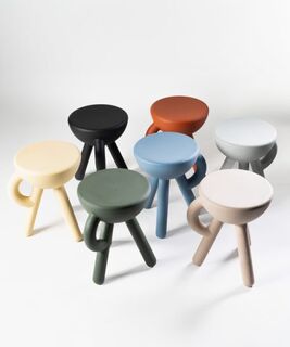Tavolino "Tubby Stool oceanblack" (per uso interno ed esterno) – progettato da Gerard de Hoop di  Werkwaardig