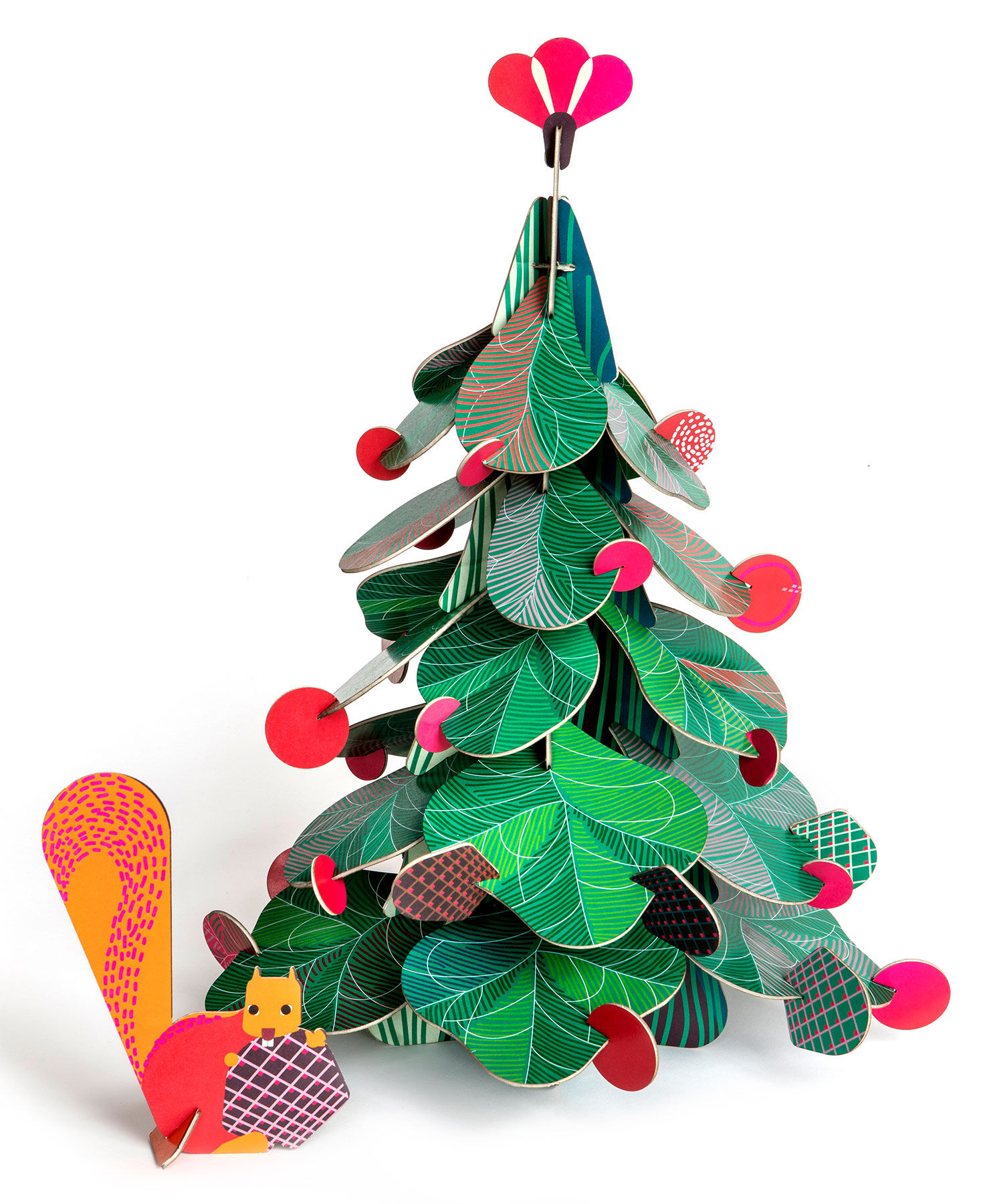 3D-objekt "Christmas Tree Big" (højde 45 cm) lavet af genbrugspap, DIY af studio ROOF