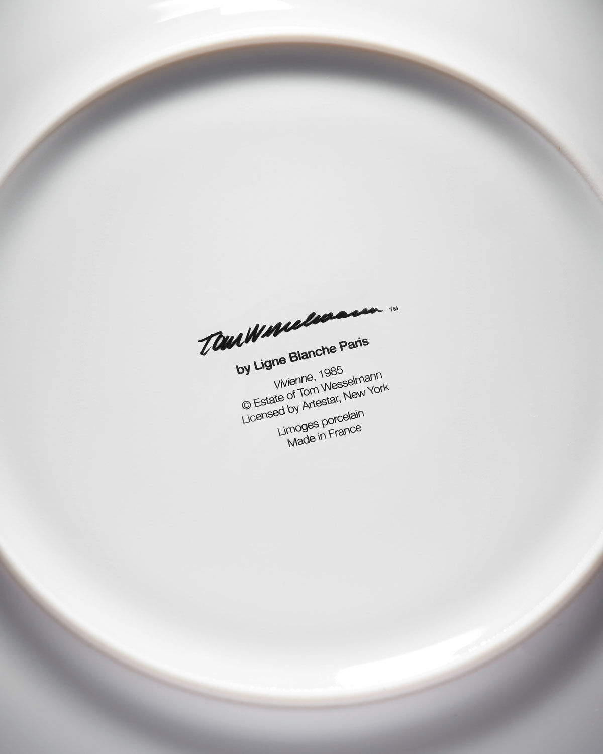 Assiette en porcelaine "Vivienne" (1985) de Tom Wesselmann