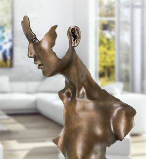 Skulptur "Fragmented girl", Bronze von Jamie Salmon