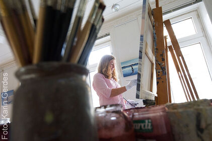 Die Künstlerin Susanne Wind im Atelier 4