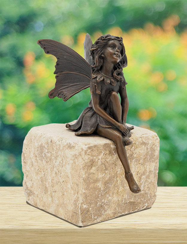 Gartenskulptur "Sitzende Elfe" (ohne Stein), Bronze