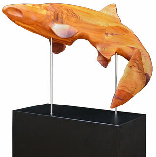 Sculptuur "King Salmon" (2019) (Origineel / Uniek stuk), hout op sokkel von Marcus Meyer