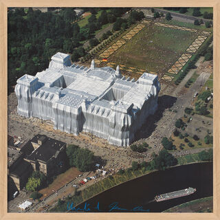 Billede "Reichstag, luftfoto taget fra øst til vest", naturlig indrammet version af Christo & Jeanne-Claude