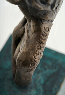 Sculpture "Taking a Break", bronze von Sorina von Keyserling