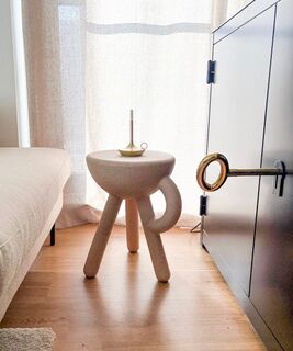 Tavolino "Tubby Stool sand" (per interni ed esterni) – progettato da Gerard de Hoop di  Werkwaardig