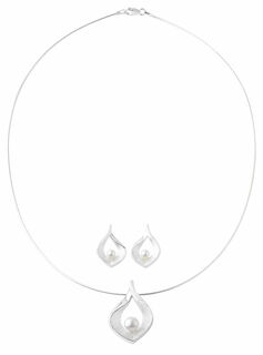 Jewellery set "Drop of Silver" with pearls