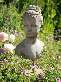 Gartenskulptur "Büste Marie Therese", Steinguss