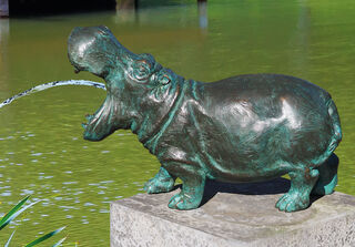 Gartenskulptur / Wasserspeier "Kleines Nilpferd", Bronze