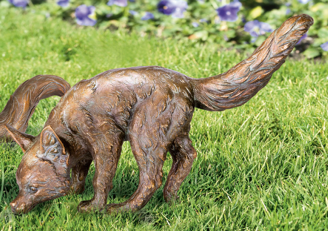 Sculpture de jardin "Jeune renard, reniflant", bronze