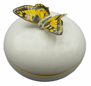 Box with lid "Swallowtail", porcelain with gold decoration