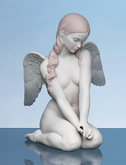 Porseleinen beeldje "Knielende engel", met de hand beschilderd von Lladró
