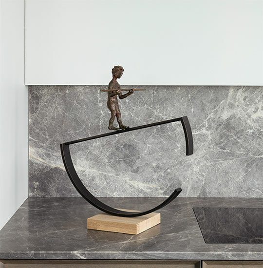 Sculptuur "Balans", brons von Freddy de Waele