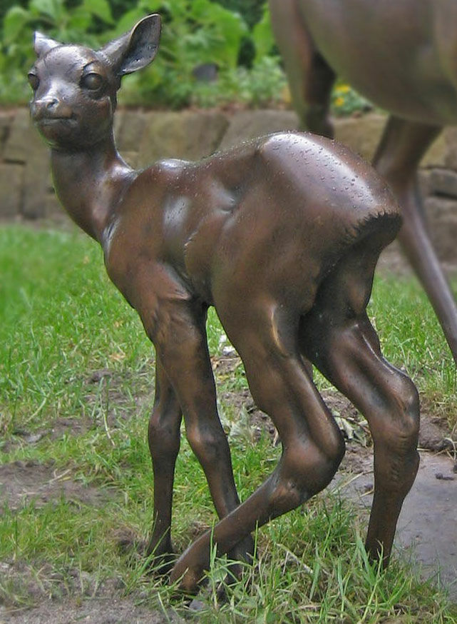 Sculpture de jardin "Fawn", bronze von Helmut Diller