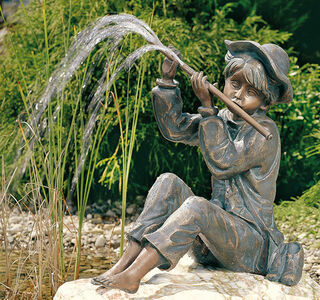 Gartenskulptur / Wasserspeier "Flötenspielender Hans im Glück" (Version ohne Stein), Bronze