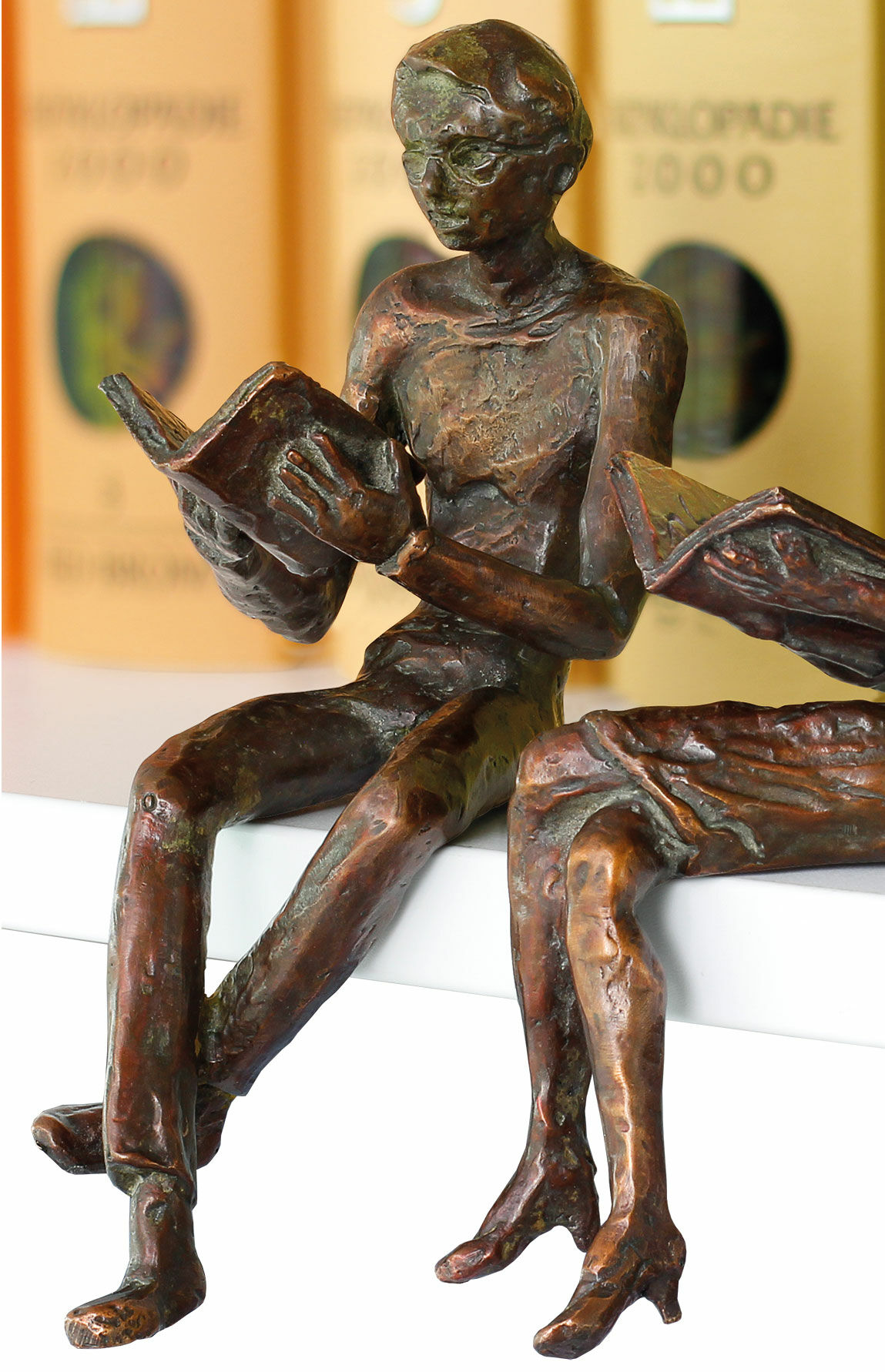 Skulptur / hyldesidder "Reading Man", metalstøbning von Birgit Stauch
