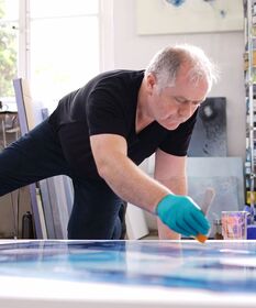 Der Künstler Fintan Whelan bei der Arbeit 