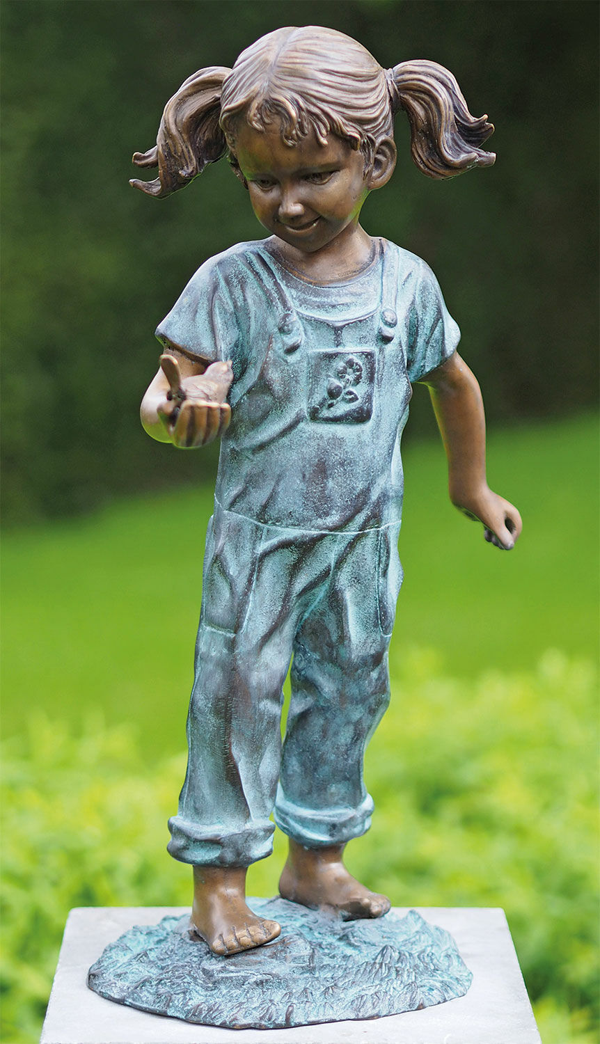 Sculpture de jardin "Emma à l'oiseau", Bronze