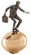 Skulptur "Balance auf goldenem Ei" (2016), Bronze von Vitali Safronov