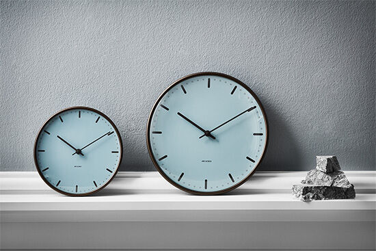 Wall clock "City Hall Royal" (small version, Ø 21 cm) by Arne Jacobsen