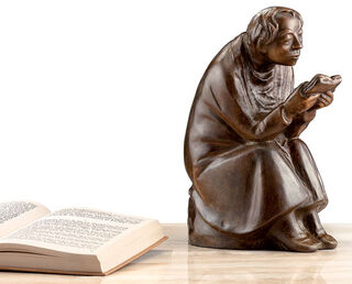 Scultura "Il lettore di libri" (1936), riduzione in bronzo di Ernst Barlach
