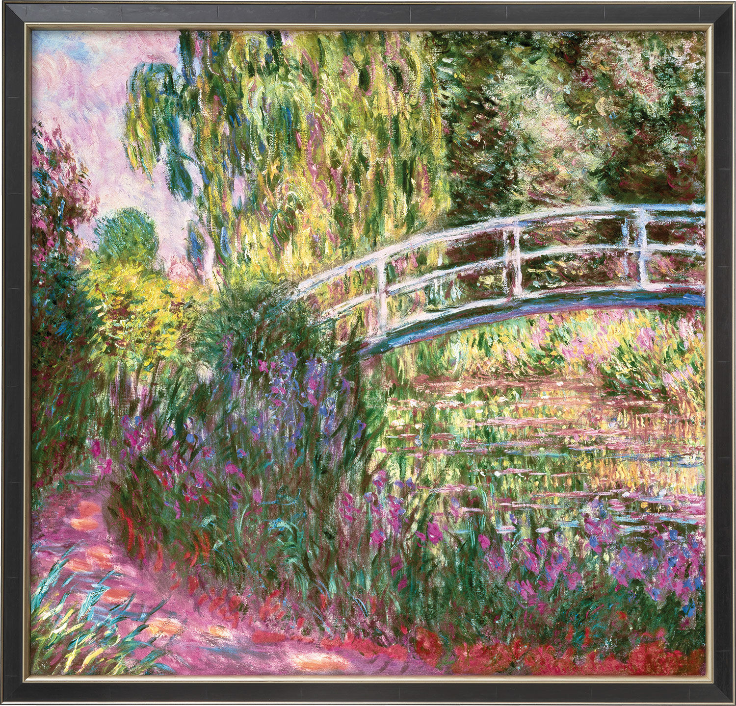Tableau "Le pont japonais dans le jardin de Giverny" (vers 1900), version encadrée en noir et argent von Claude Monet