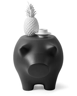Odkládací stolek „Sidepig black“ (pro vnitřní i venkovní použití) – design: Timo Keultjes a Diederik Dam od Werkwaardig